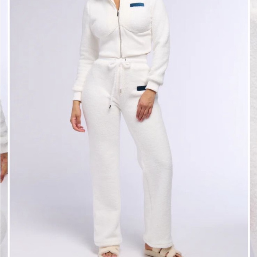 Akira Ultra Fuzzy Zip Front Sweatshirt & Wide Leg Jogger